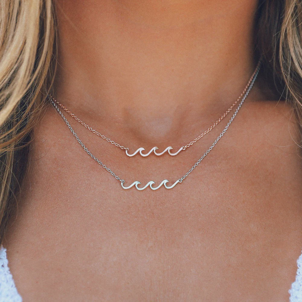 Delicate Wave Necklace | Silver