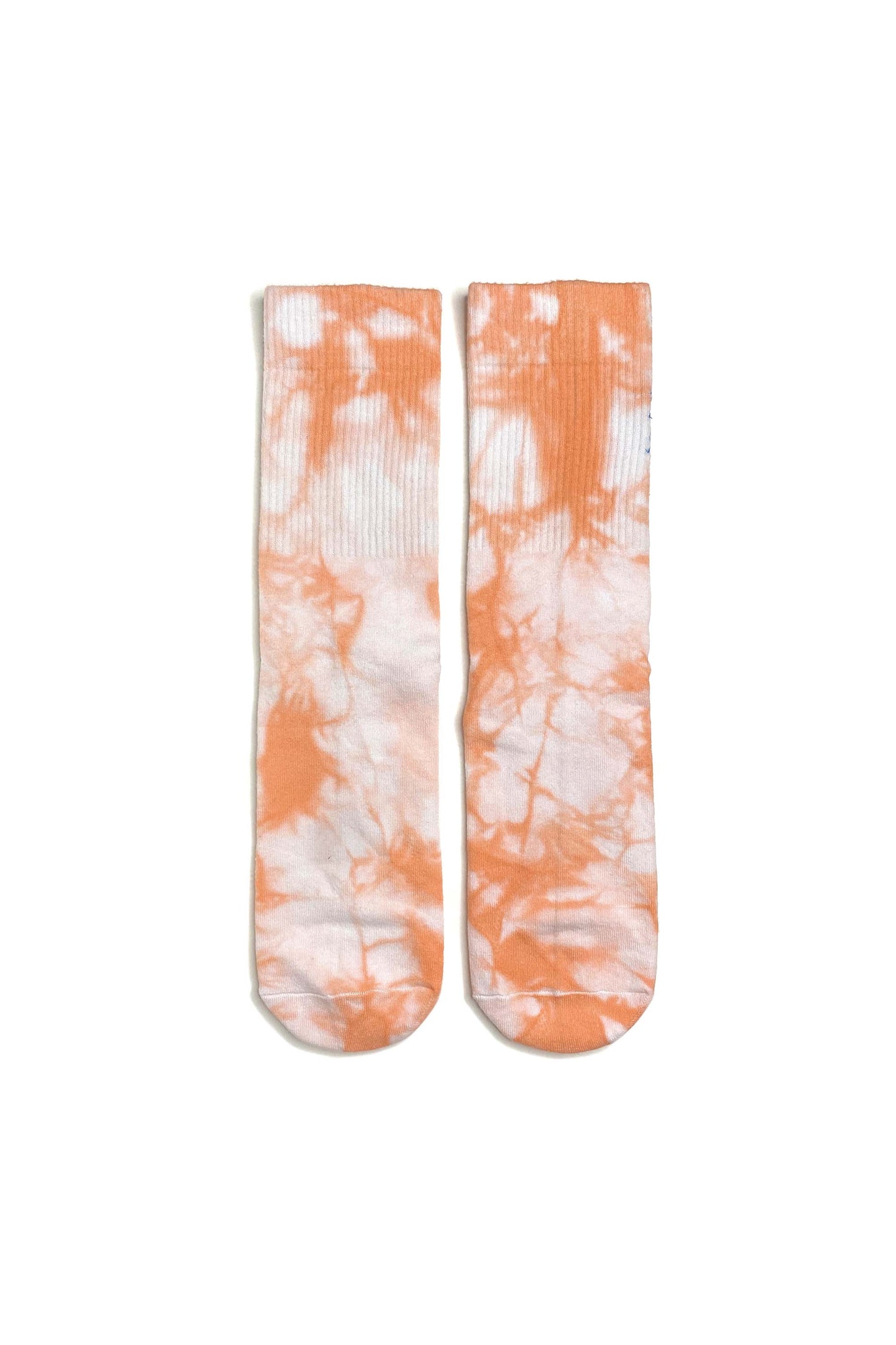 Calcetines teñidos anudados en melocotón